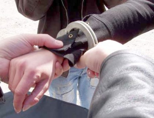 S-a plâns poliţiştilor că i s-a furat frigiderul, aragazul şi soba